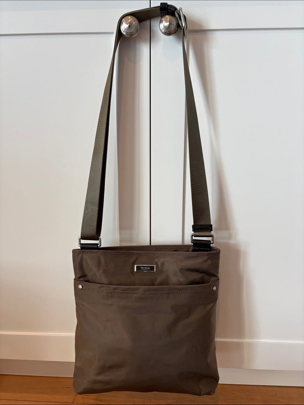 TUMI Voyageur Nylon Crossbody Bag Khaki/Olive Travel Purse EUC